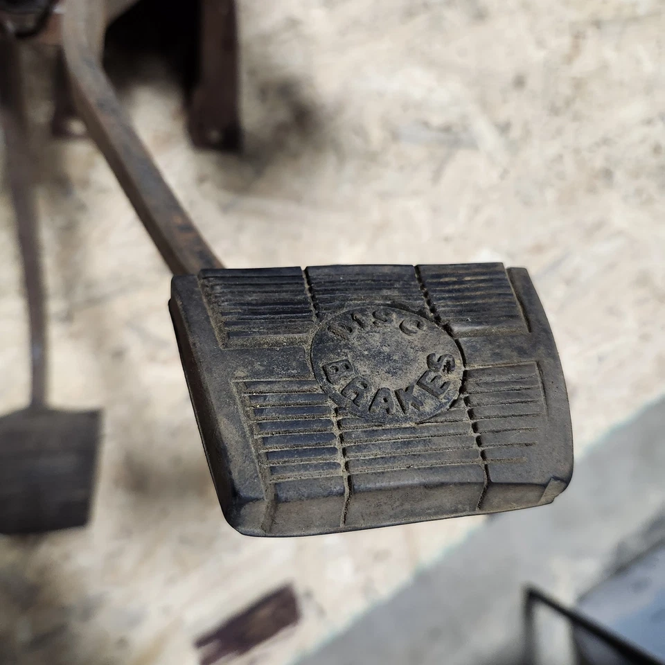 Conjunto de pedal de freno y embrague C3 Corvette y pastillas manual de 4 velocidades con soporte Foto 3 de 4