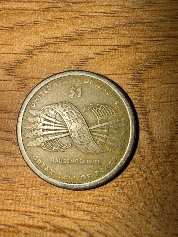 Moneda de dólar nativo americano Sacagawea 2010-D letras de borde débil Foto 2 de 3