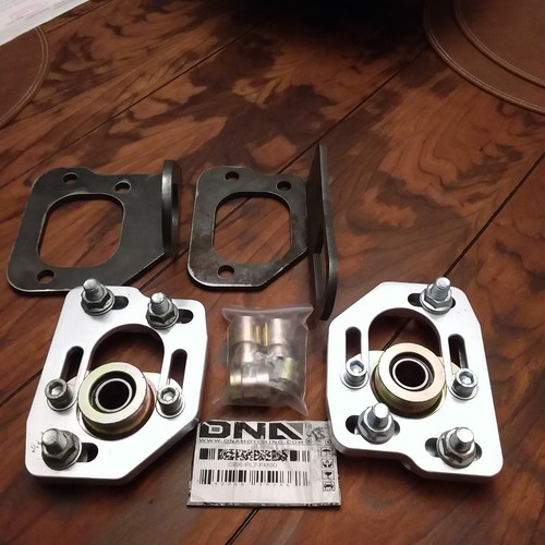 1990-1993 FORD MUSTANG  ALUMINUM ADJUSTABLE CAMBER/CASTER PLATES & 2 TOW BRACKET