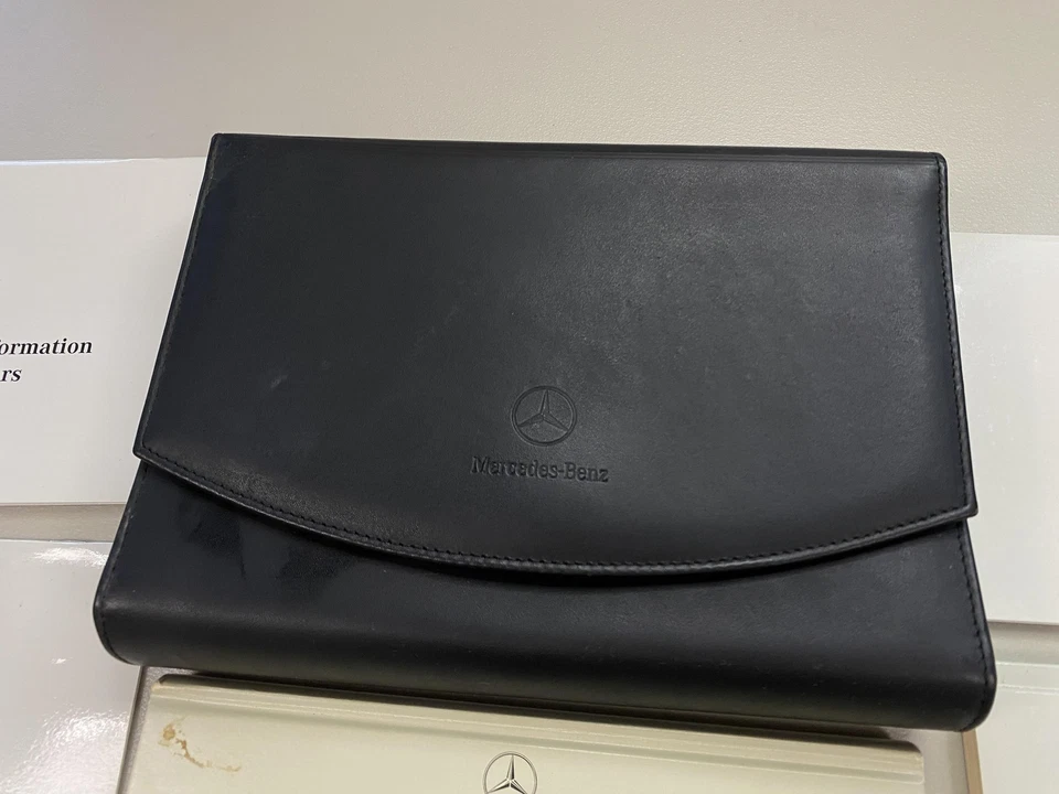 Juego manual vintage Mercedes-Benz Clase E 2002 W210 E320 COMAND estuche de cuero sintético Foto 2 de 4