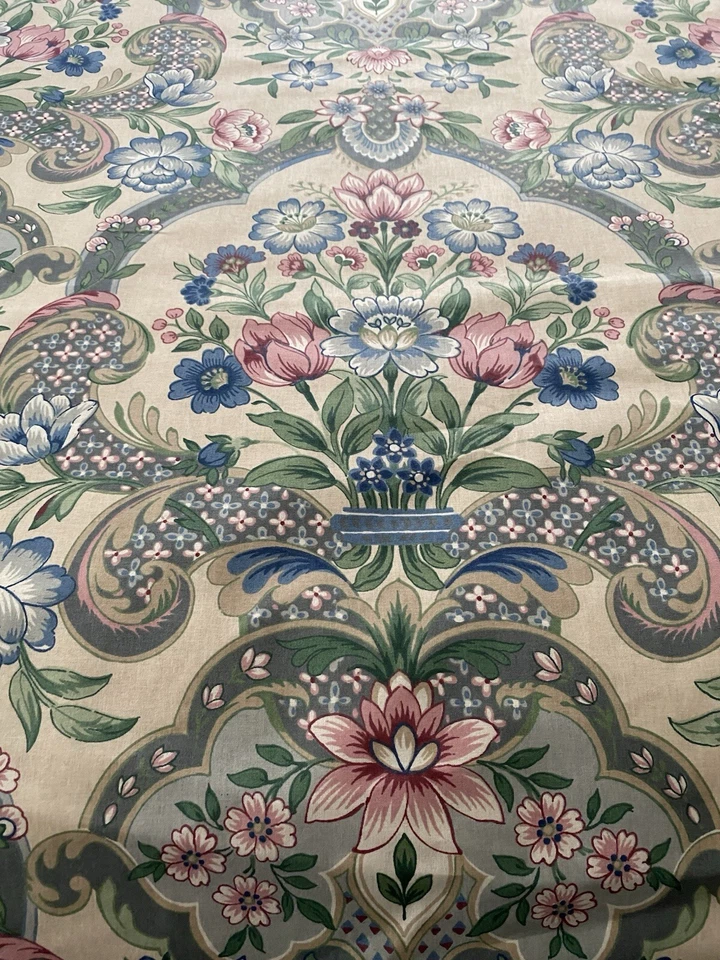 Винтажная обивочная ткань Atelier 80-е синяя розовато-лиловая с цветочным рисунком полированный хлопок для интерьеров - Изображение 4 из 4