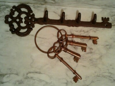 4 Vntg Large Metal Brass Tone SKELETON KEYS on Jailer Ring w/ 12'' Wall Hanger