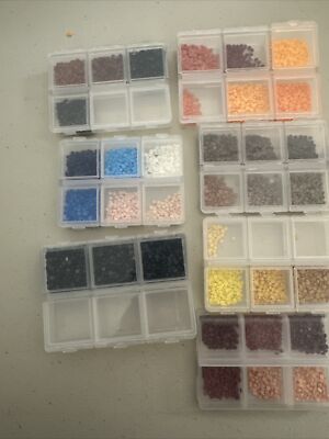 Diamond dot craft supplies freestyle seven plastic containers with diamond dots