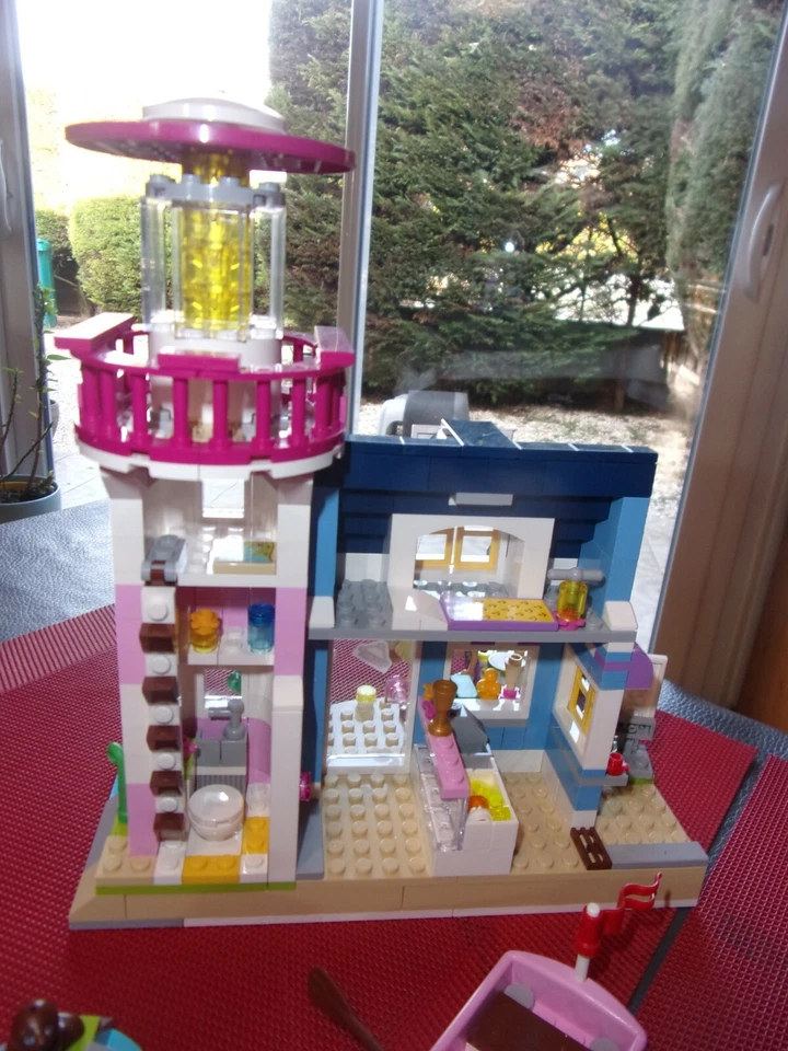 LEGO Friends 41094 Heartlake Lighthouse, photo 3 sur 4