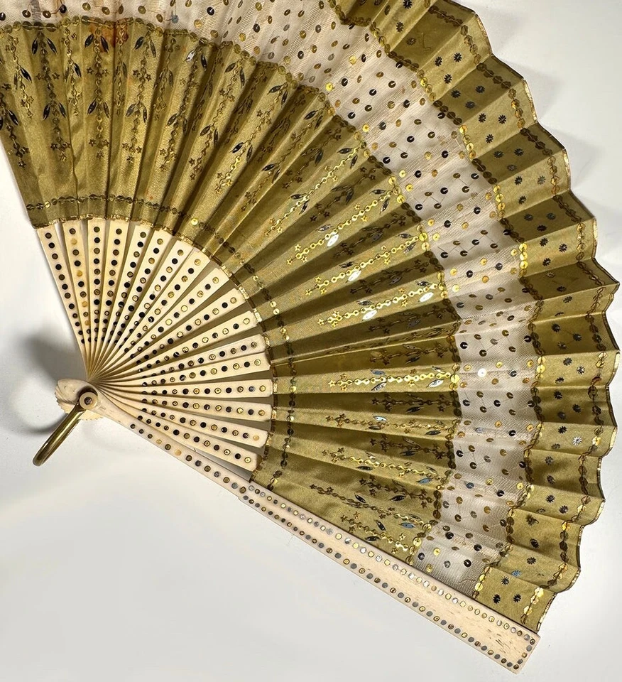 Antiguo abanico francés de gasa y lentejuelas de seda firmado por E. Kees de 19 cm, Belle Epope Foto 4 de 4