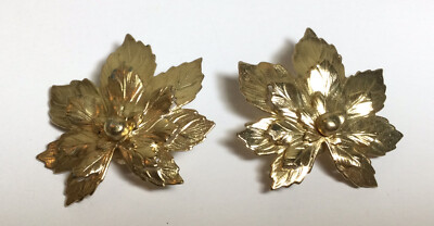 PRETTY VINTAGE PAIR OF SIGNED S.A.C. GOLDTONE LAYERED LEAF CLIP-ON EARRINGS NICE
