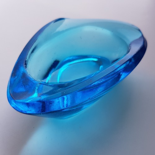 Plato de vidrio arte bohemio checo Vaclav Hanus Gablonz Glassworks azul diseño años 60 - Imagen 11 de 16