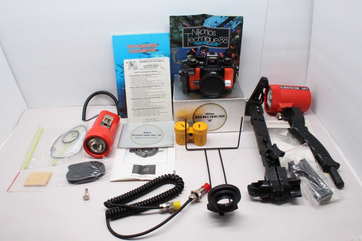 Nikon Nikonos-V Underwater Film Camera 35mm With Lens & Extras