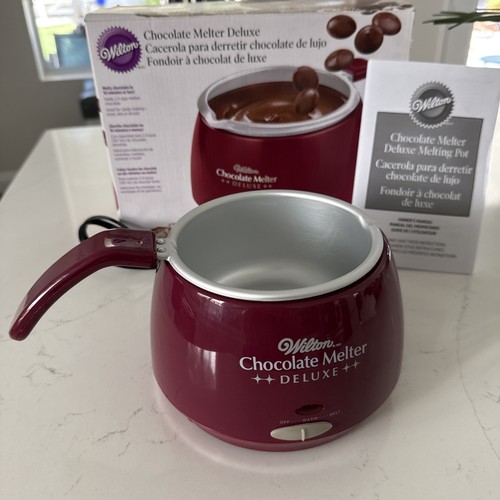 Wilton Chocolate Melter Deluxe Burgundy Melter, Fondue Candy Making Dipping