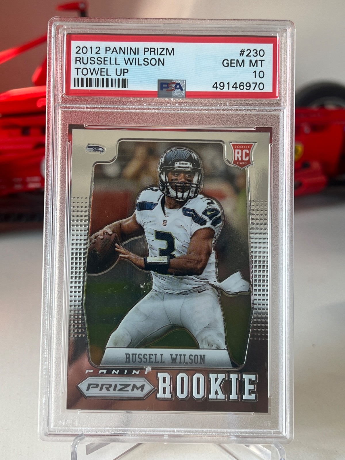 2012 Panini Prizm Russell Wilson Towel Up Rookie Variation RC #230 - PSA 10