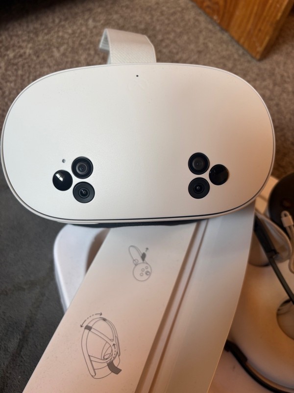 META Quest 3S Mixed Reality Headset - 128 GB