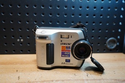 (E) Sony FD Mavica MVC-FD200 2.0MP Floppy Disk Digital Camera Dual Media