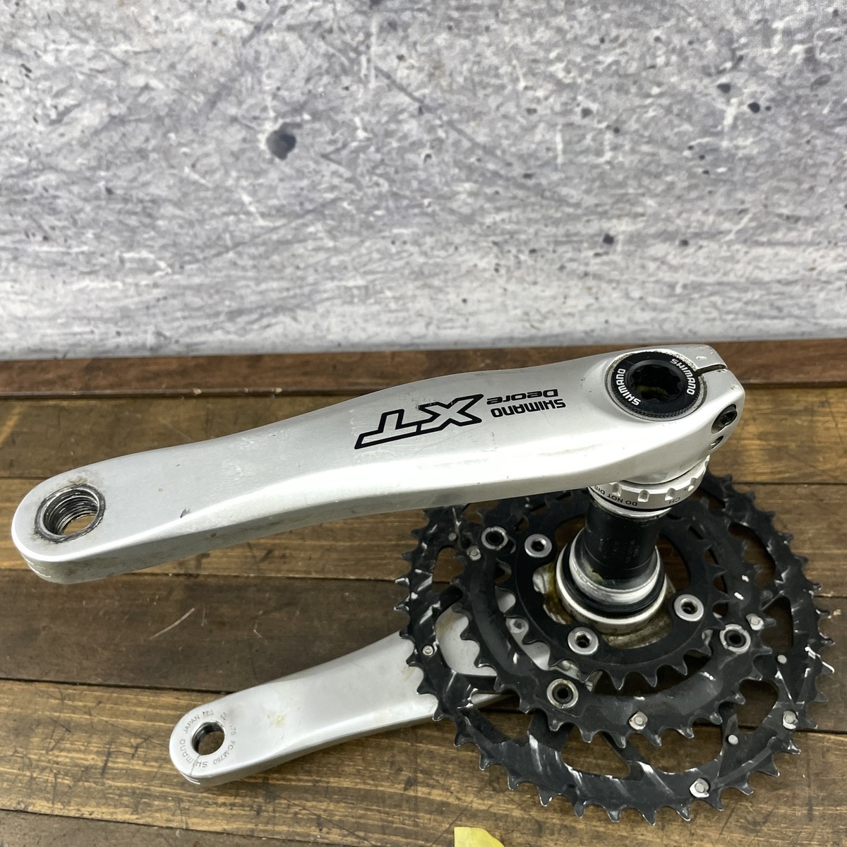Shimano Deore XT FC-M760 M761 Crankset 175mm 3x9 Speed with Bottom