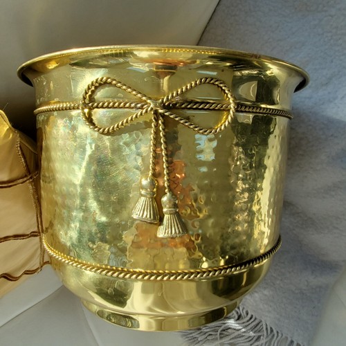 XL Bow Brass Planter VTG 1980s Hammered Shiny Gold Rope Bow Detail 9"x11" - Picture 4 of 24