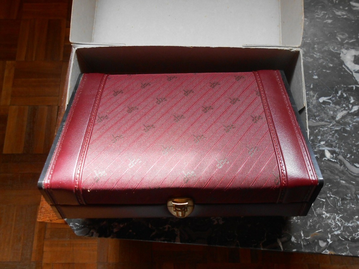 Coffret De Toilette De Voyage Bordeaux - Nécessaire Vintage En Très Bon état