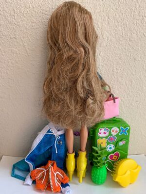 BRATZ DOLL FIGURE YASMIN IN BRAZIL STUDY ABROAD ORIGINAL OUTFIT H