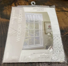 Vtg HOME White Cottage Scalloped Crochet Cotton Window Topper Valance 60 x 16"
