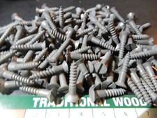 Quantité de vis à bois 7/8" x #6. 133 attache ancienne tête plate plaqué cadmium vintage