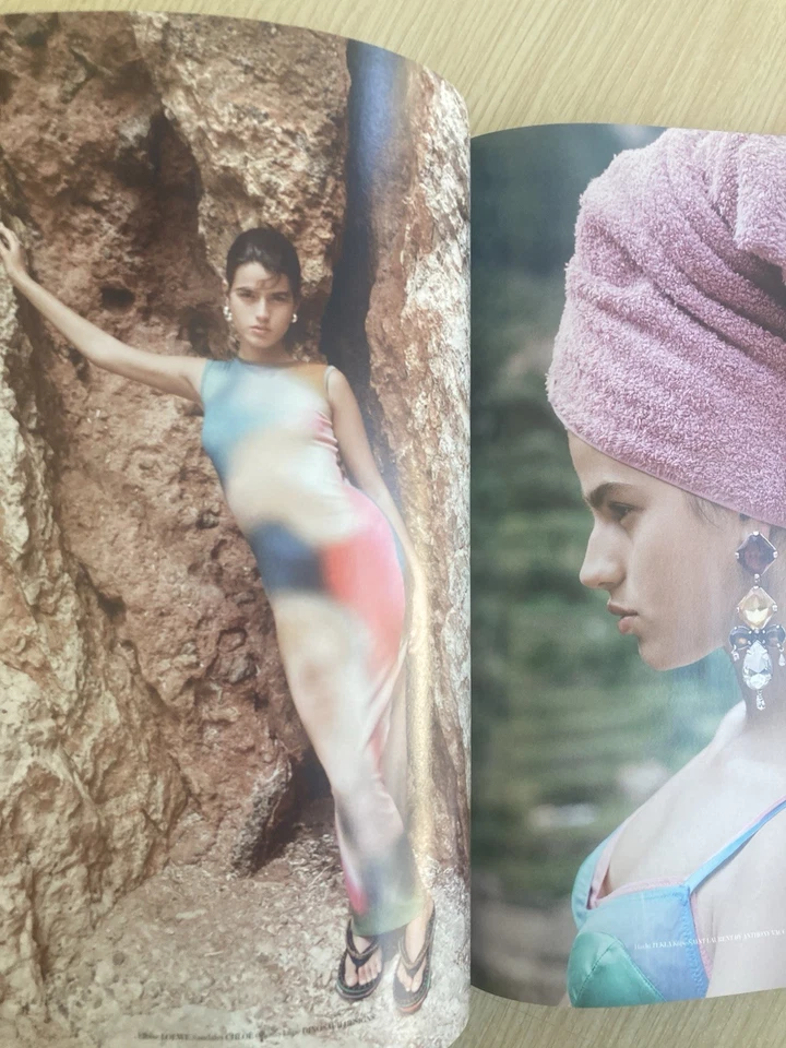 vogue Turkey June 2022 / Britt Oosten - Furkan Andıç - Hande Erçel / Fast Mail Foto 2 de 4