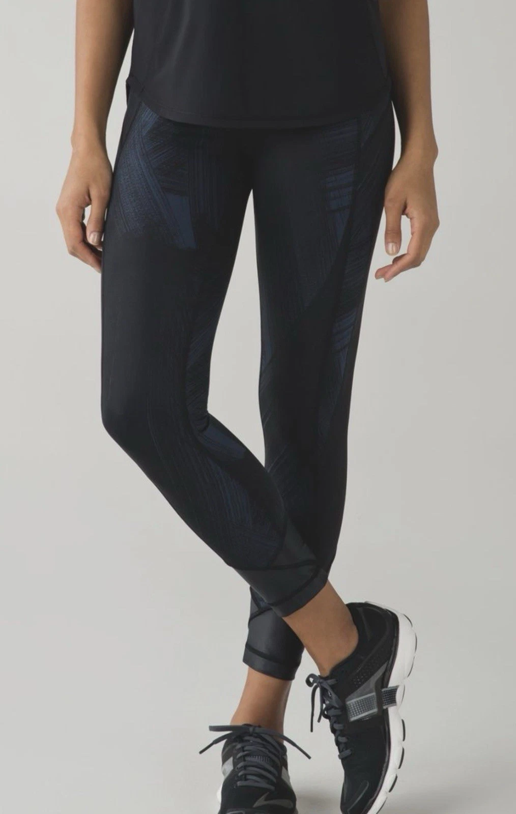 Lululemon Womens 6 Cropped Leggings Black Blue Geometric Mesh Pocket Athletic