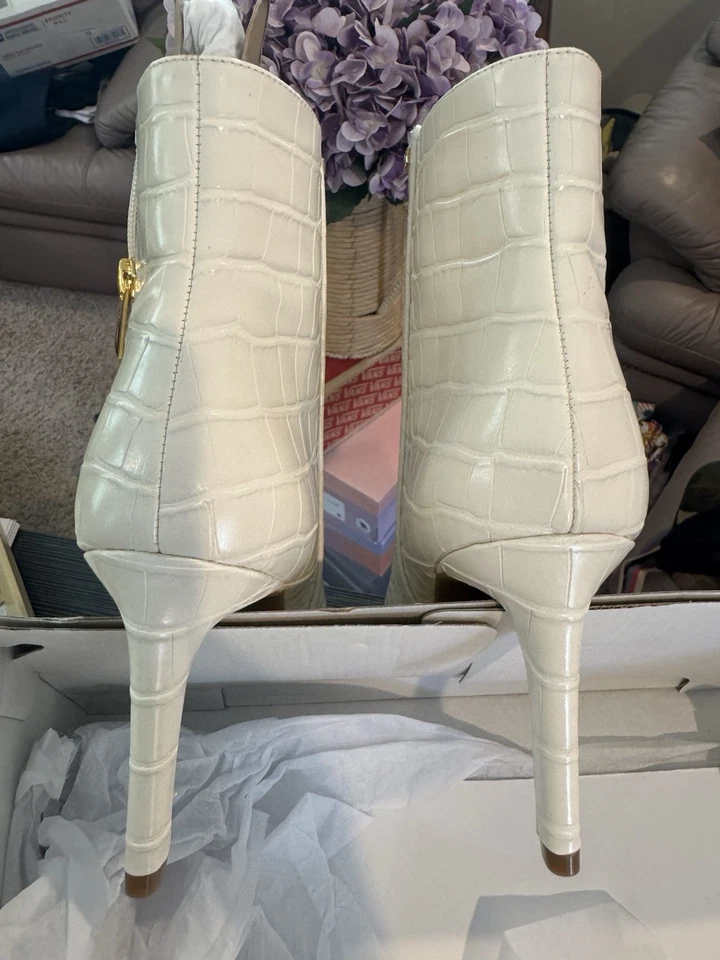 Botín Michael Kors Dorothy Flex Mid Lt Crema. Talla 10 Foto 3 de 4