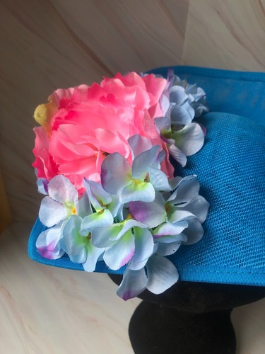 Tocado floral azul con Peonias - Imagen 5 de 13