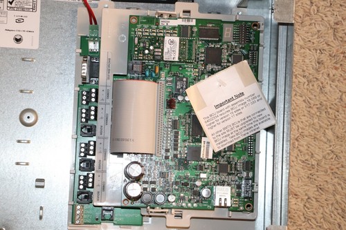 Controladora Trane BMTX Summit BCU con módem y gabinete 64002334 BMTX001AAB001 - Imagen 3 de 5