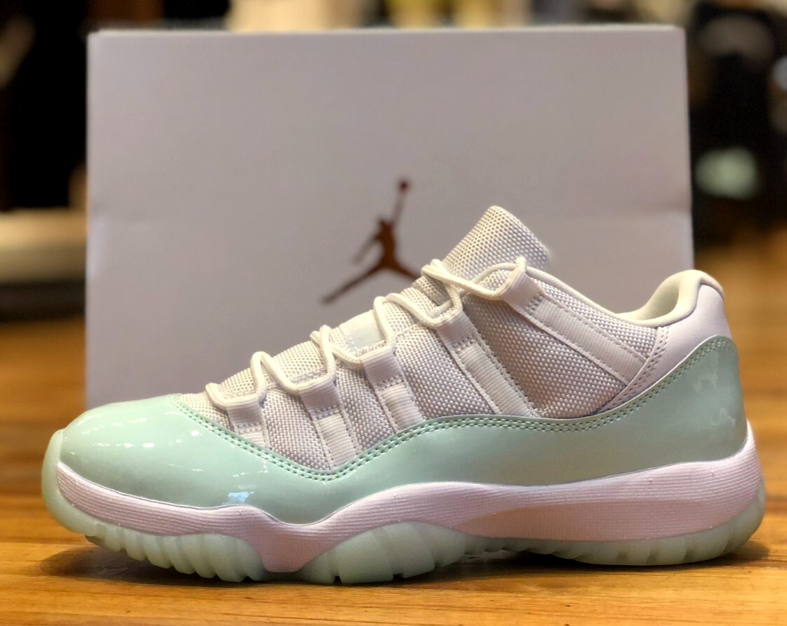 【ほぼ未使用】NIKE AIR JORDAN 11 Nike Air Jordan 11 CMFT Low White Emerald Women's Sz 11