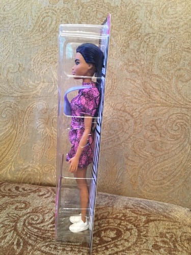 Barbie Fashionistas bambola 2020 blu scuro capelli rosa vestito # 143 HTF NUOVO - Foto 4 di 12
