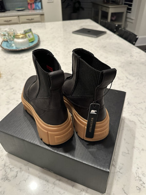 NEW Caribou X Sorel Waterproof Platform Chelsea Boot 