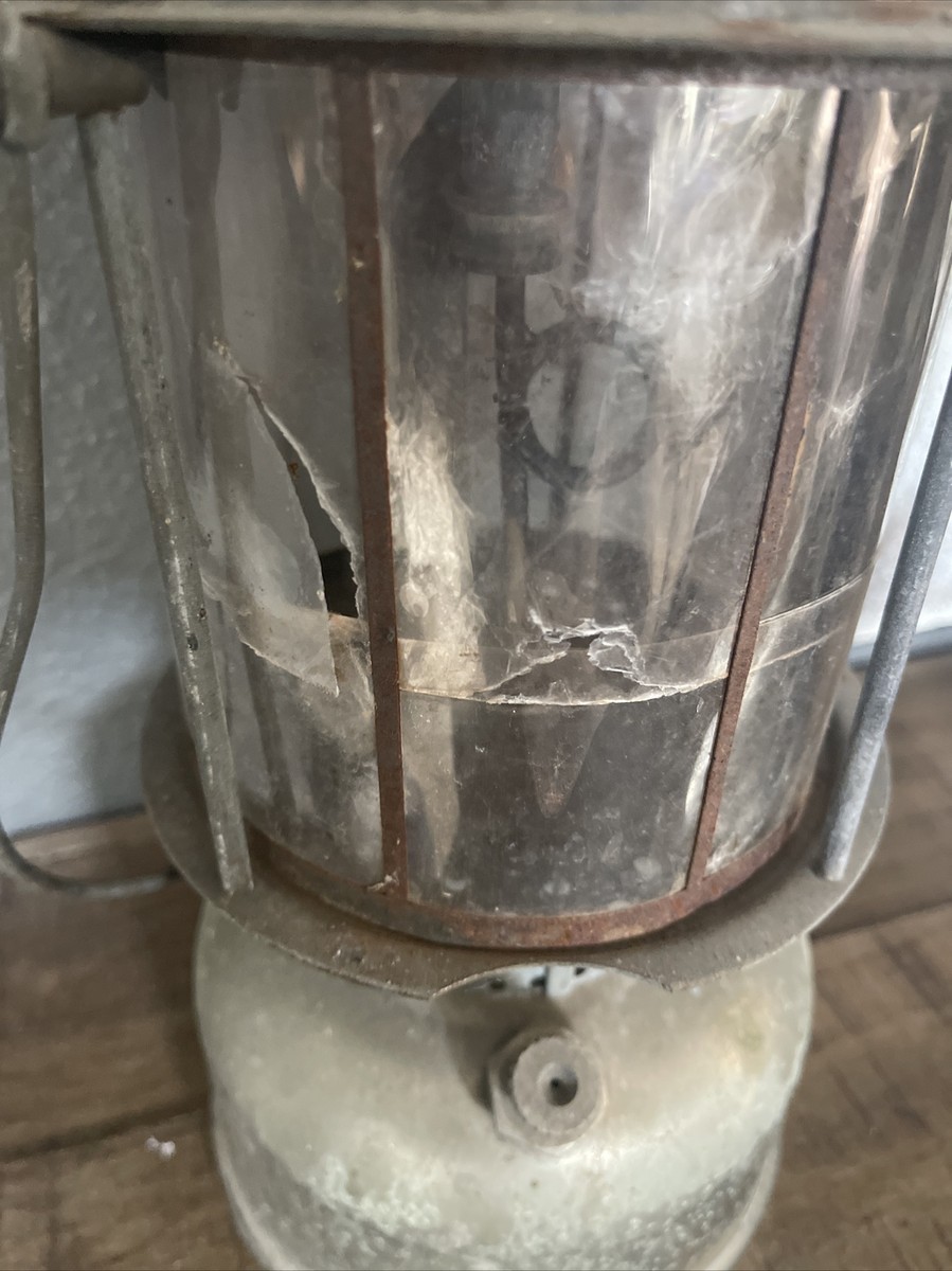 Vintage 1920's Coleman Quick Lite Double Mantle Lantern With Mica Shade