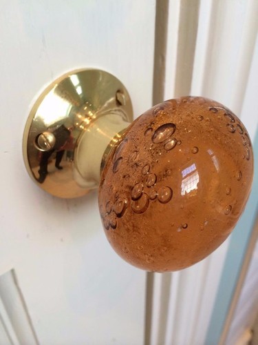 BEAUTIFUL PAIR OF LARGE BUBBLE GLASS MORTICE DOOR KNOBS HANDLES,BRASS,VINTAGE * - Picture 6 of 7