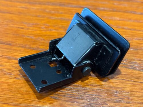 Turntable Parts - Dust Cover Hinge (1) - Picture 3 of 4