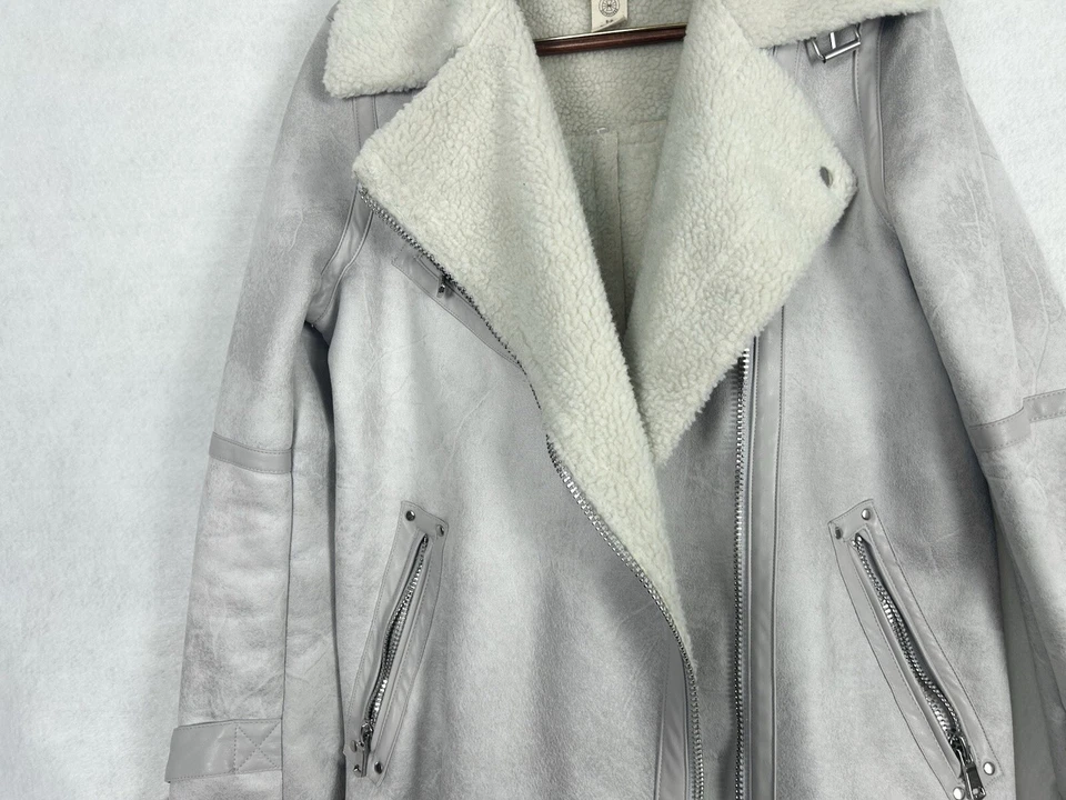 Chaqueta de aviador Urban Outfitters de gran tamaño de cuero sintético gris talla pequeña Foto 2 de 4