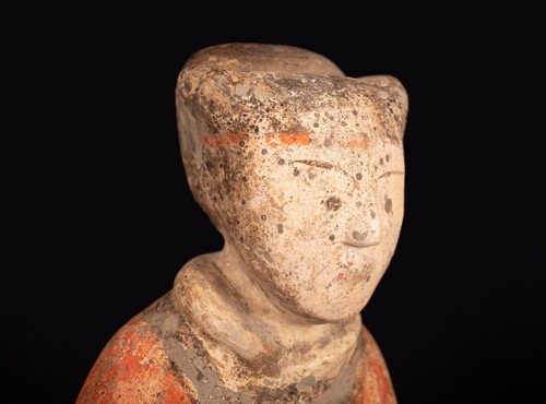 Große Terrakotta Figur eines Kriegers im Han Stil. China (206 v. - 220 n. Chr) - Bild 10 von 11