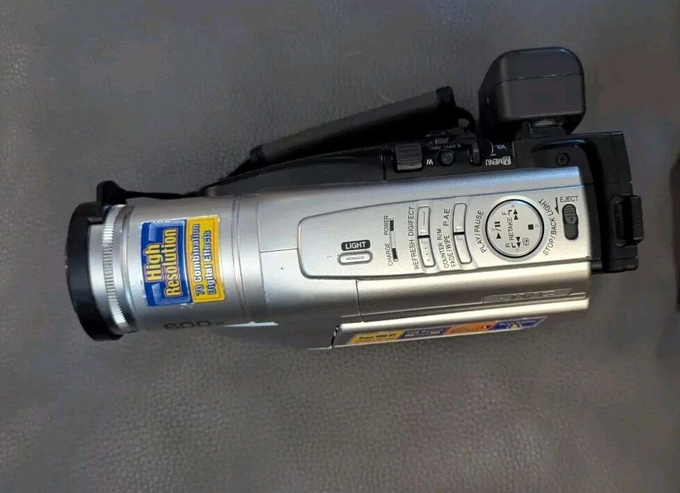 JVC Compact VHS Camcorder GR-SXM750U 600 X Digital Zoom+Tapes No Cord No Battery - Image 2 of 4