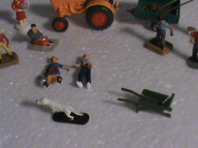 lot figurines HO PREISER/FIGURINES CAMPAGNE+TRACTEUR REMORQUE/CHIEN/BROUETTE - Photo 4/4