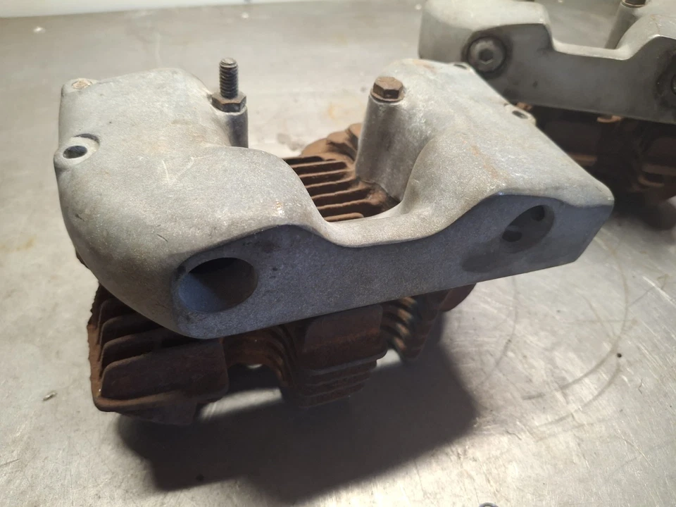 1957-71 Harley Ironhead 900 Sportster XL XLH XLCH CYLINDER HEADS /ROCKER BOX SET Foto 3 de 4