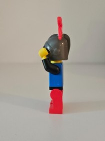 LEGO Minifigure Castle Black Knights Breastplate Red Plume cas185