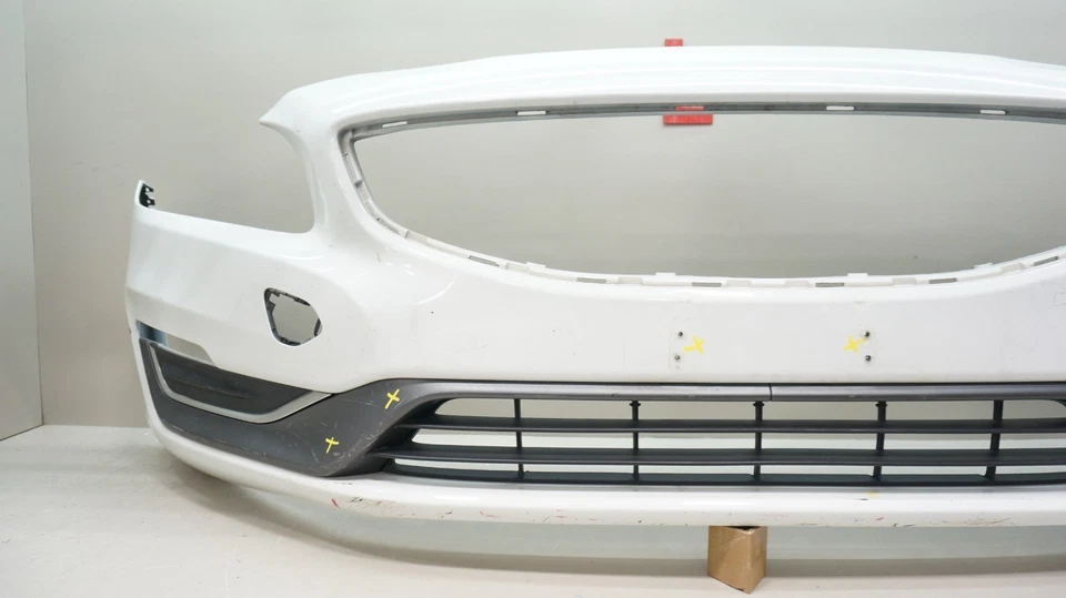 Panel de cubierta del parachoques delantero OEM Volvo S60 2014-2018 Foto 2 de 4