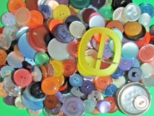  200  ASSORTED 5/8"-1 3/4" PLASTIC SHANK 2 4-HOLE CRAFT BUTTONS-Y44