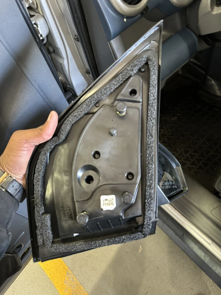 门镜右红色日产 Sentra 2007 — 第 4/4 张图片