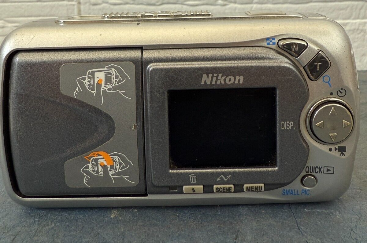 Nikon Coolpix 3500 digital camera E3500 junk item retro Made Nikon Coolpix 3500 digital camera E3500 junk item retro Made