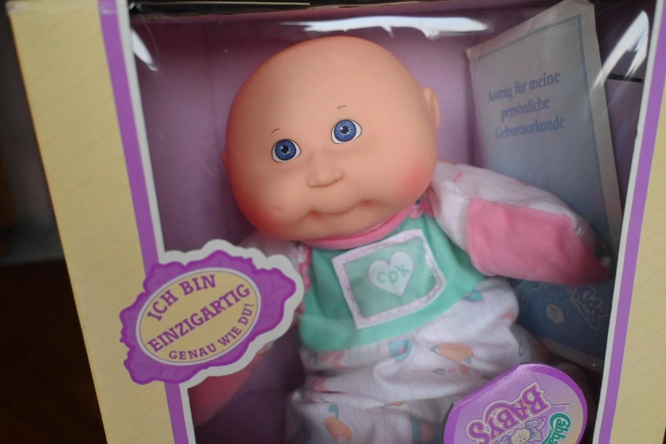 Cabbage Patch Kids Puppe rosa – mit Geburtsurkunde – OVP geöffnet, unbespielt - Bild 2 von 4