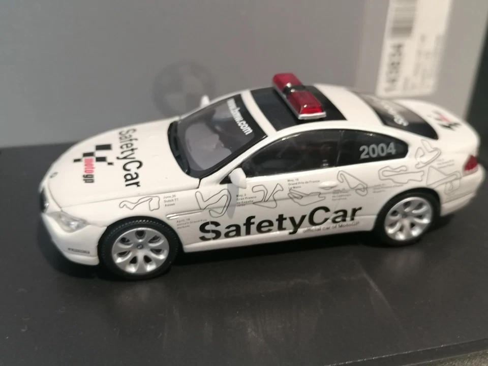 Minichamps 1/43 BMW 645i Coupé Safety Car MotoGP with Box Dealer Edition - Immagine 3 di 4