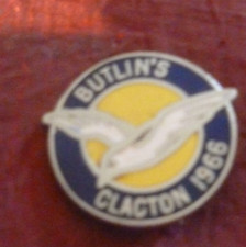 BUTLINS CLACTON 1966 METAL BADGE HOLIDAY CAMP ESSEX