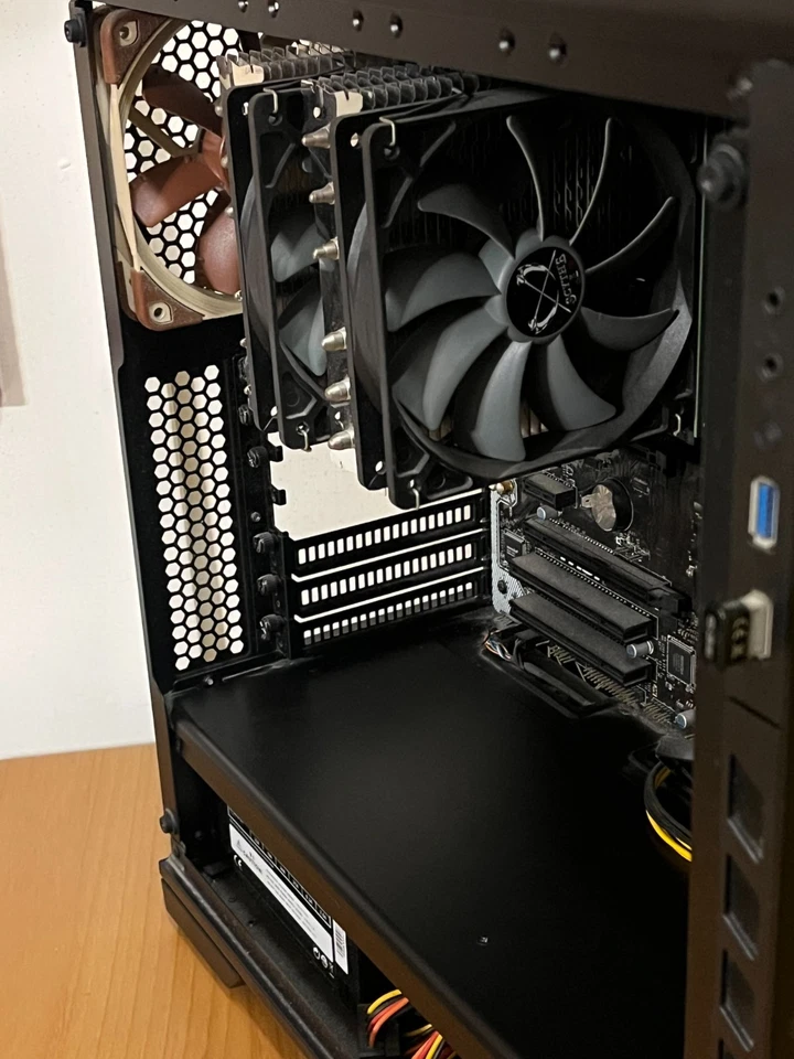 PC con Windows 10 – Intel i7-7700K • 16 GB DDR4 • SSD M.2 256 GB + HDD 1TB - Imagen 3 de 4