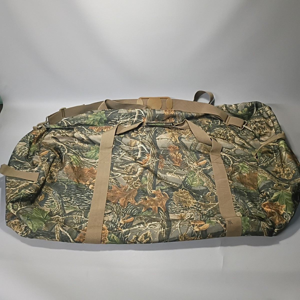 Cabela's Camouflage Duffel Bag Seclusion 3D Hunting Hiking Outdoor Travel View 5