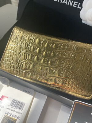 ⭐︎CHANEL⭐︎本革三つ折り財布/ゴールド金具〜ノベルティ〜 CHANEL Wallet Embossed Metallic Croc Metier d'Art 2019 Egyptian