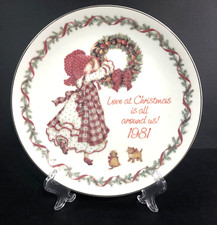 HOLLY HOBBIE Christmas 1981 Commemorative Ed. Plate 8.25" Porcelain Free Ship